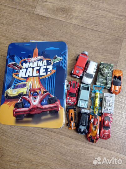 Hot wheels кейс плюс машинки