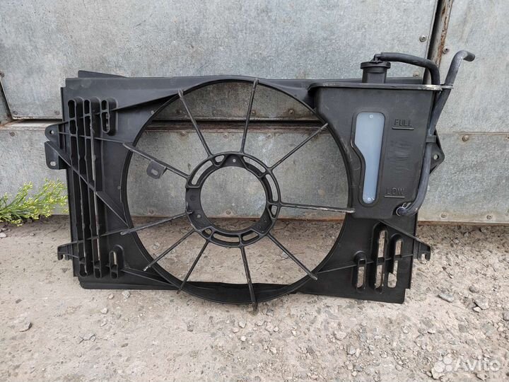 Кожух вентилятора Toyota premio