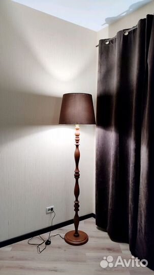 Торшер напольный деревянный 