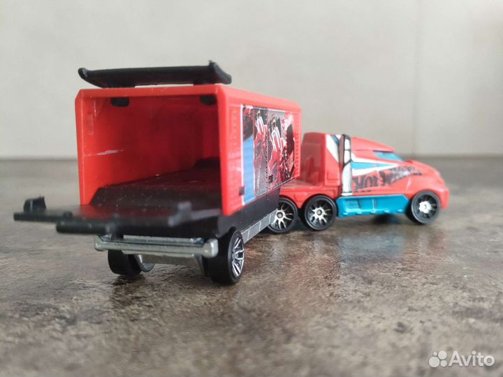 Hot wheels машинка