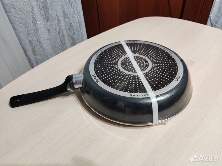 Сковорода с крышкой Tefal Day by Day 28 см (Новая)