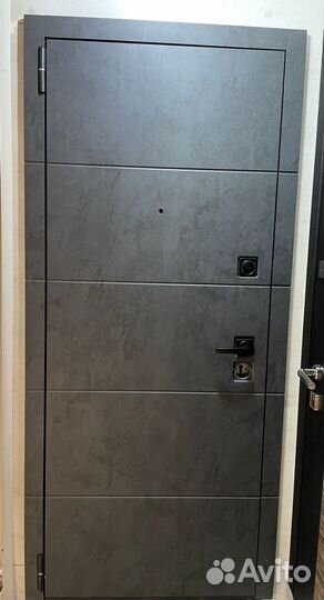 Дверь входная со склада