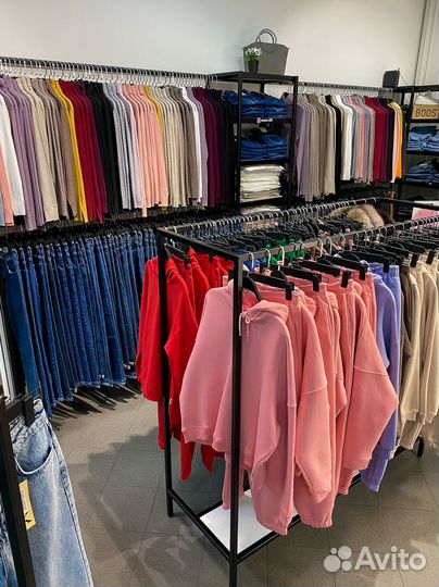 Бизнес под ключ магазин одежды в ТЦ на 1ом этаже