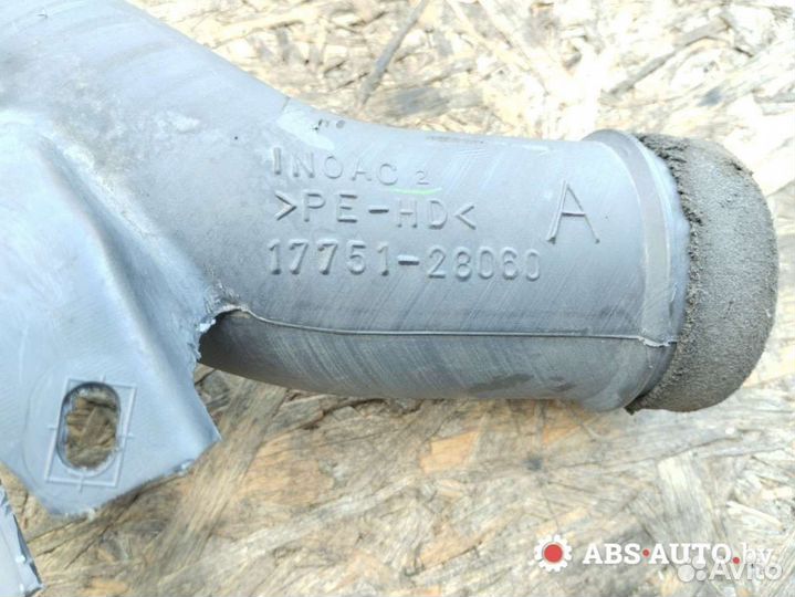 Патрубок воздушного фильтра Toyota Rav 4 3