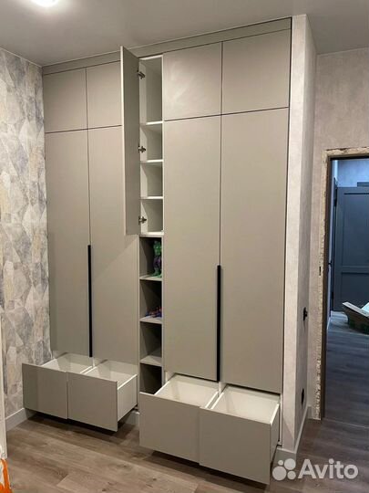 Шкаф распашной