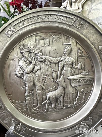 Настенная оловянная тарелка