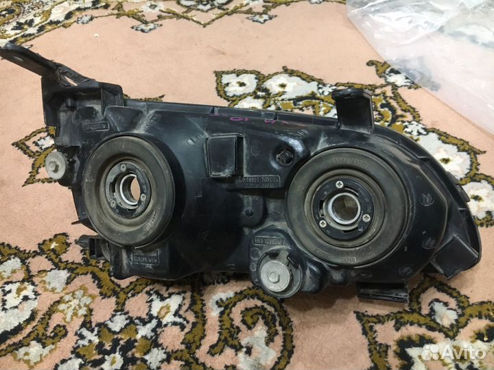 Фары тойта ипсум 1999г