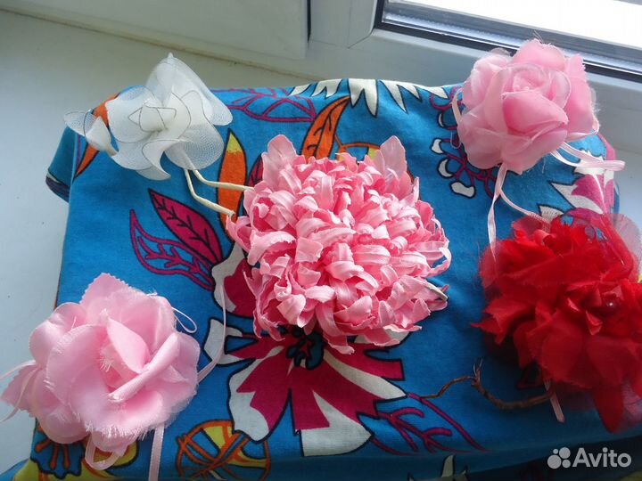 Красивые броши для платья, костюма и веера