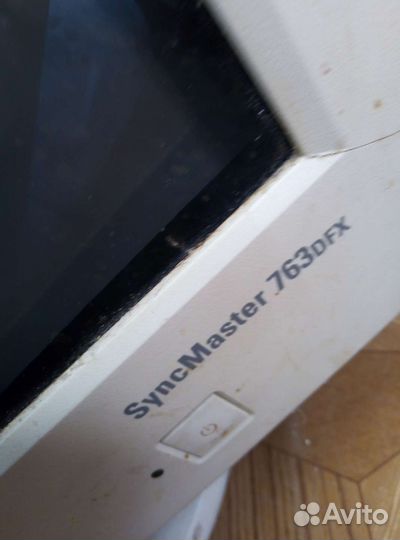 Монитор и клавиатура