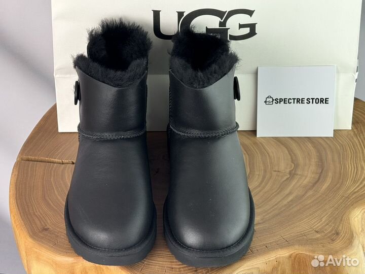 Ugg Mini Bailey Button Metallic Black