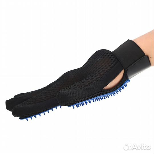 Перчатка для вычесывания шерсти