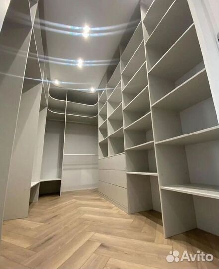 Гардеробная с зеркалом