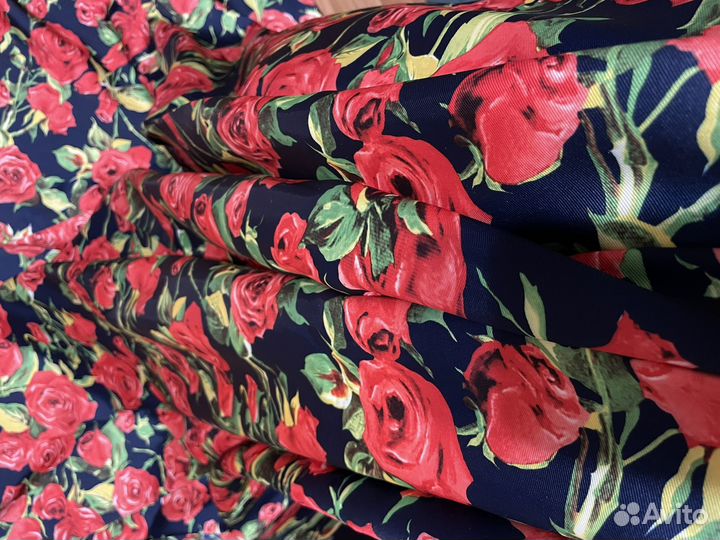 Большой отрез ткани тафта