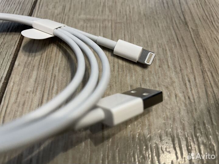 Провод Apple Lightning - USB A 1m (mxly2ZM/A)
