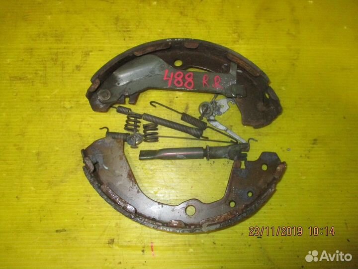 Колодки ручного тормоза зад Справа nissan serena S