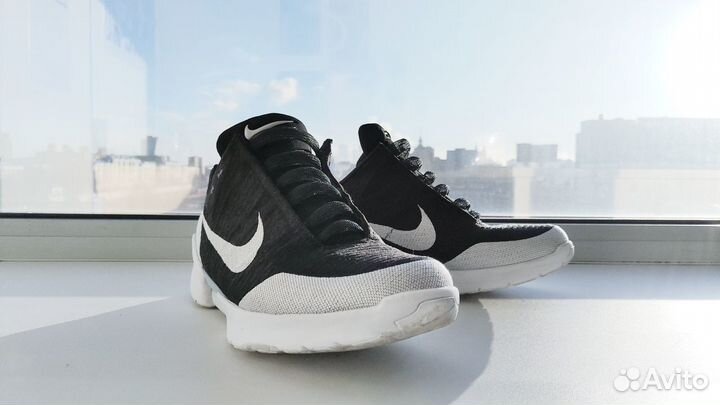 Nike hyperadapt black outlet white