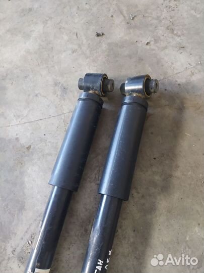 Амортизатор задний Renault Megane III (2008–2014)