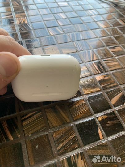 Airpods про