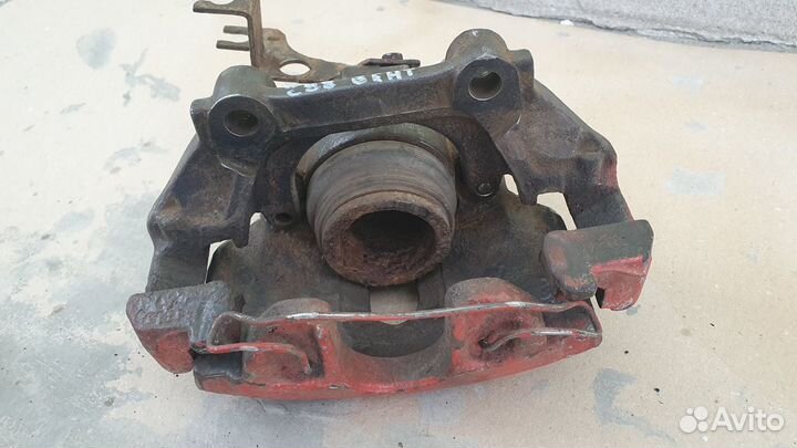 Суппорт со скобой передний audi a6 c5