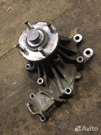 Водяной насос toyota Hilux