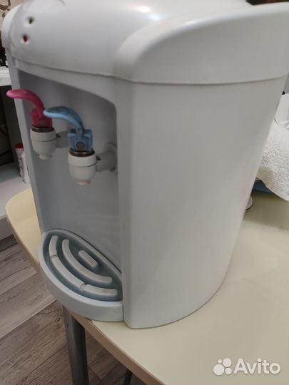 Куллер для воды настольный