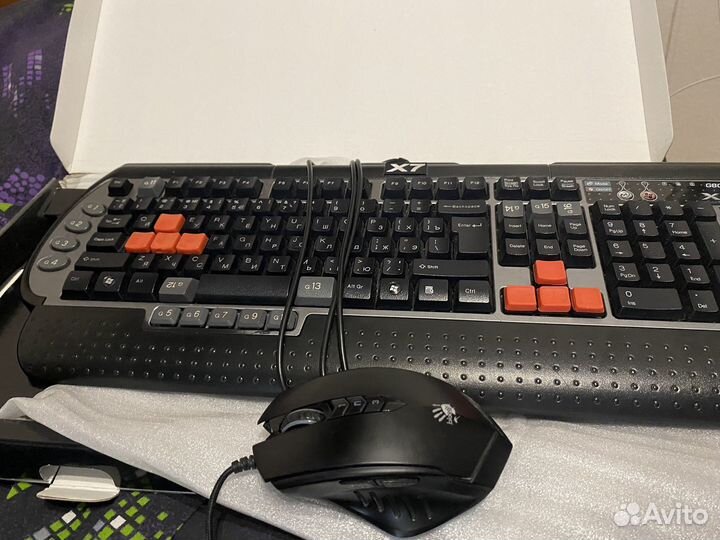Игровая клавиатура и мышь