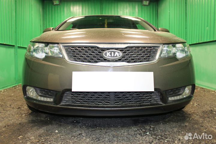 Защитная сетка радиатора низ черная Kia Cerato (20