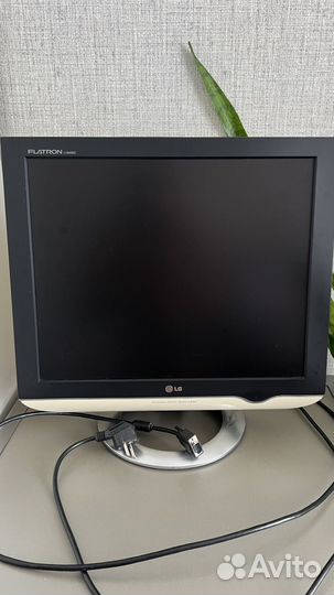Монитор LG 19