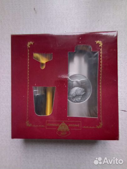 Фляга и три стопки