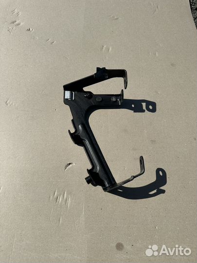 Кронштейн фары левый Scania 6 2649555