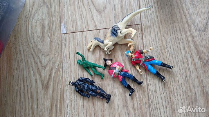 Фигурки игрушки