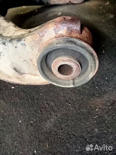 Рычаг подвески передний левый Mitsubishi Pajero