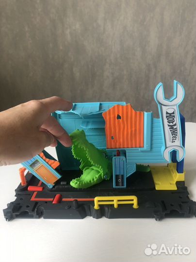 Трек Hot Wheels “атака аллигатора»