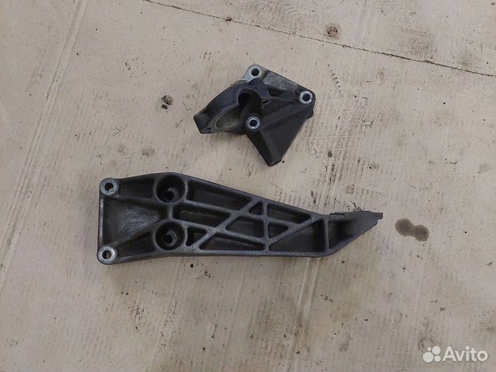 Кронштейн крепления двс Opel Vectra B