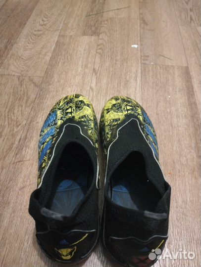 Футбольные бутсы adidas predator