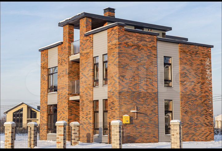 Коттедж 254,5 м² на участке 11,4 сот.