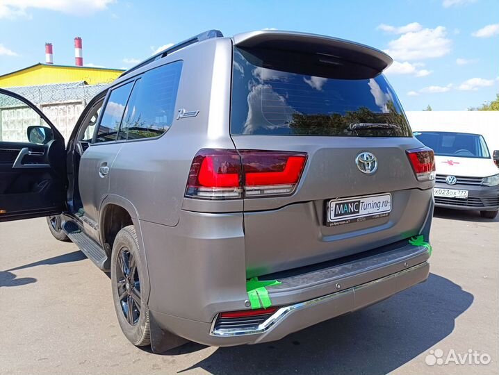 Рестайлинг обвес в Toyota Land Cruiser 300