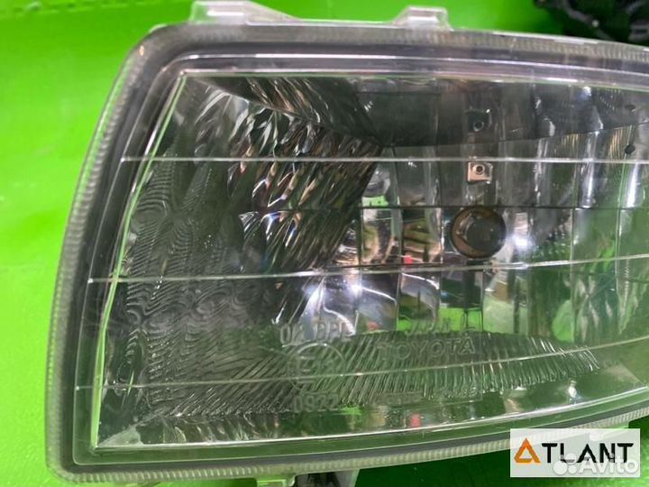 Туманка передняя левая toyota isis