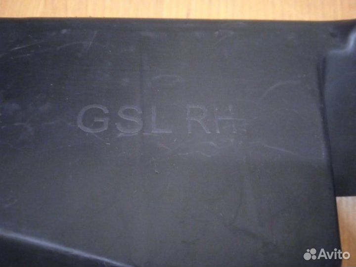 Дефлектор радиатора передний правый Kia Soul AM