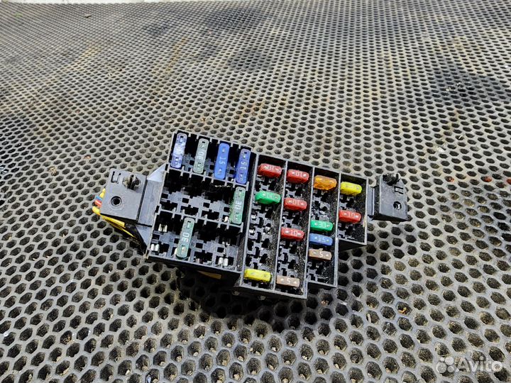Блок предохранителей Renault Logan 1 Sandero