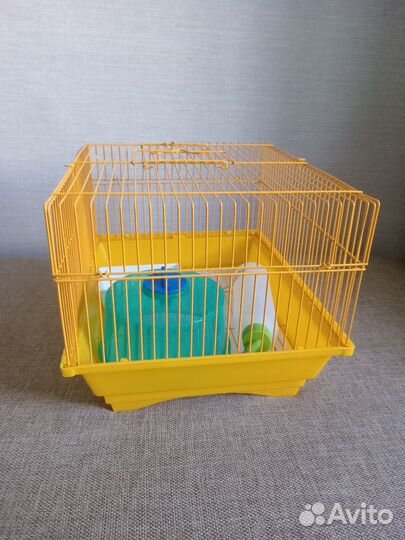 Клетка с хомяками