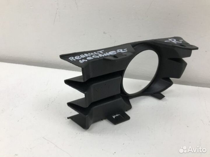 Рамка противотуманной фары правой Renault Megane 2