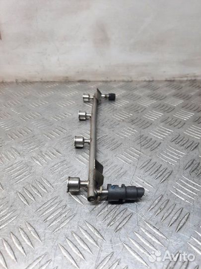 Топливная рампа Opel Vectra хэтчбэк 5 дв. 1.8