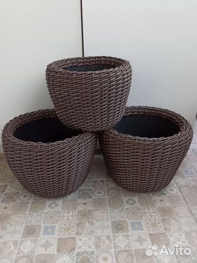 Кашпо из искусственного ротанга
