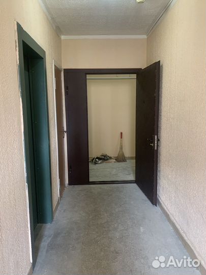 Тамбурная дверь