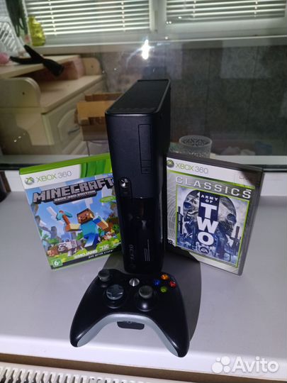 Xbox 360 Е 250Gb + 2 диска