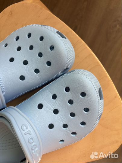 Crocs 37