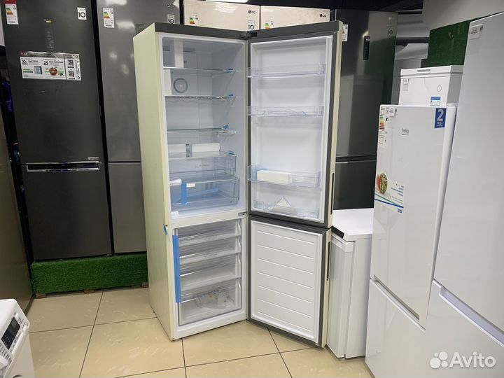 Холодильник новый высокий