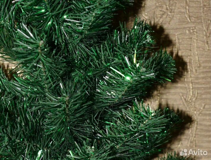 Елочные игрушки, ёлка, шишки, корзинка