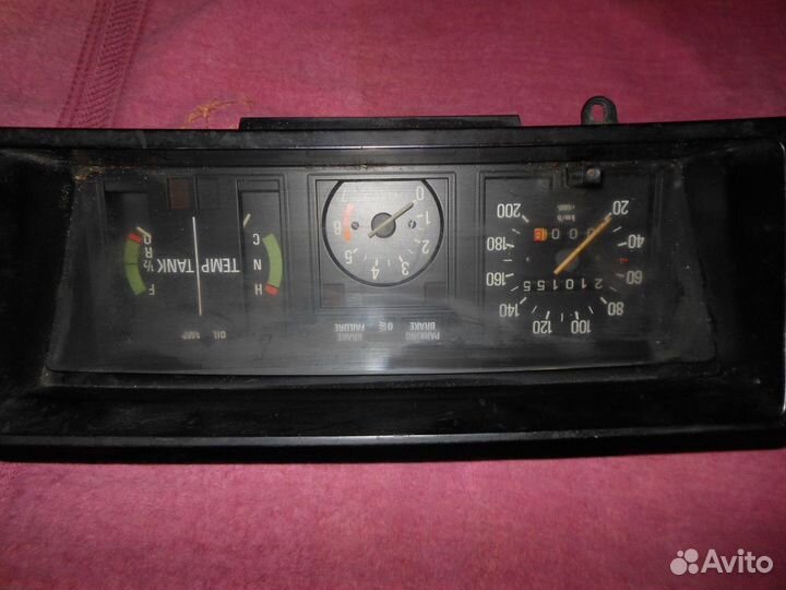 Щиток приборов на Вольво 240